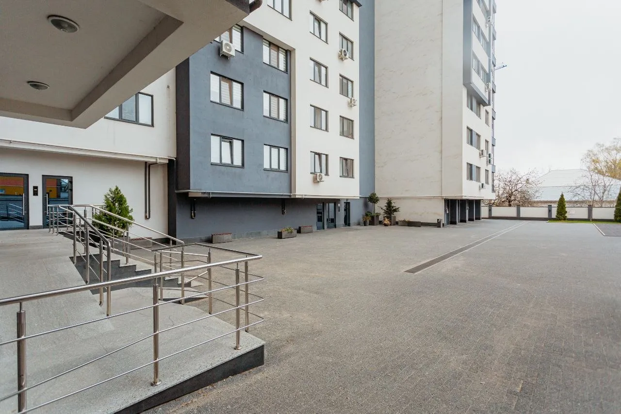 Кишинев Буюканы ул. Парис 9