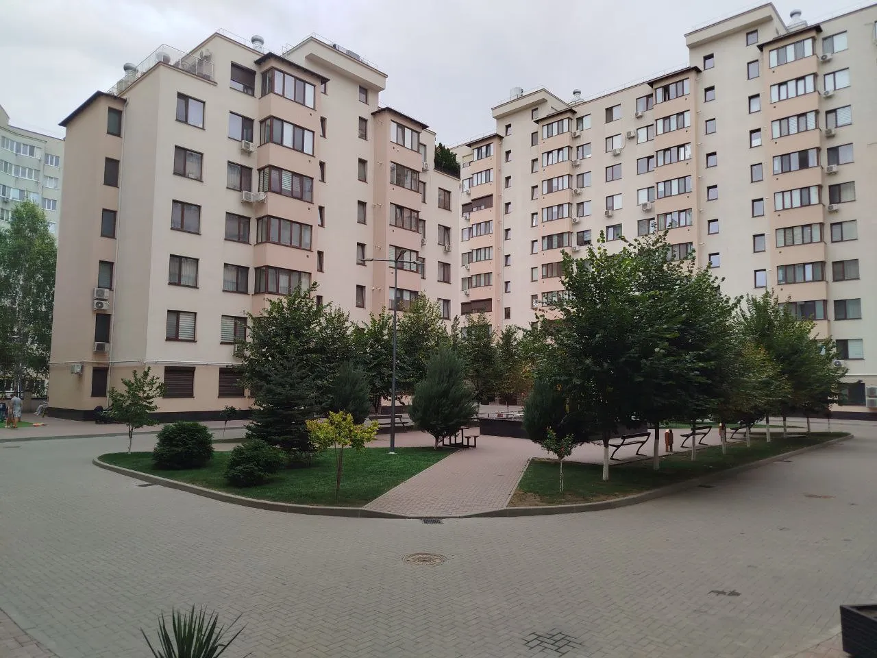 Chișinău Buiucani bd. Alba Iulia 8