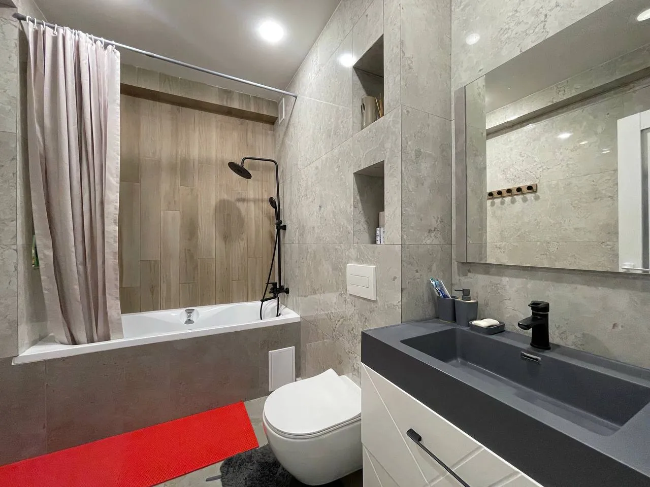 Ialoveni, Centru str. Alexandru cel Bun 10