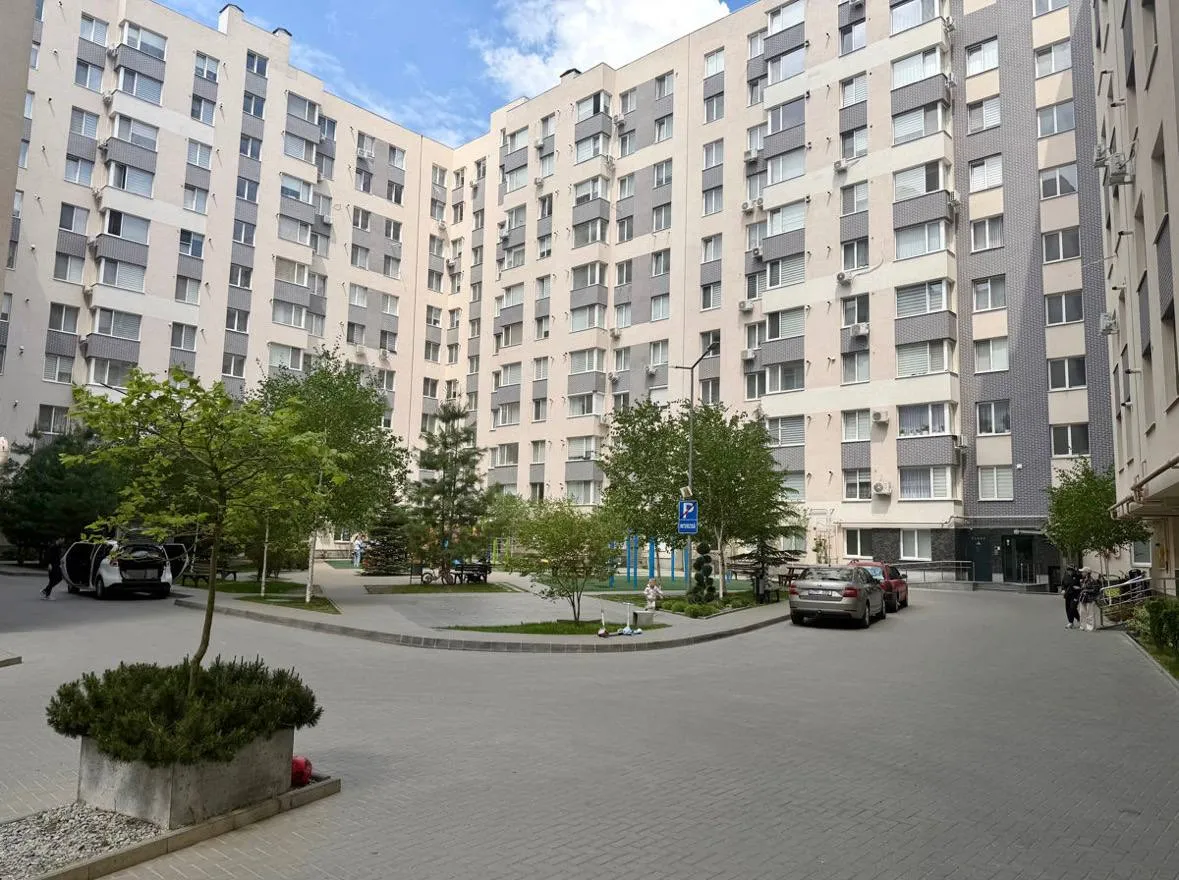 Chișinău Botanica str. Grenoble 8