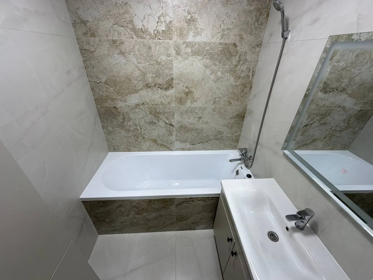 Кишинев Центр ул. Грэдинилор 12