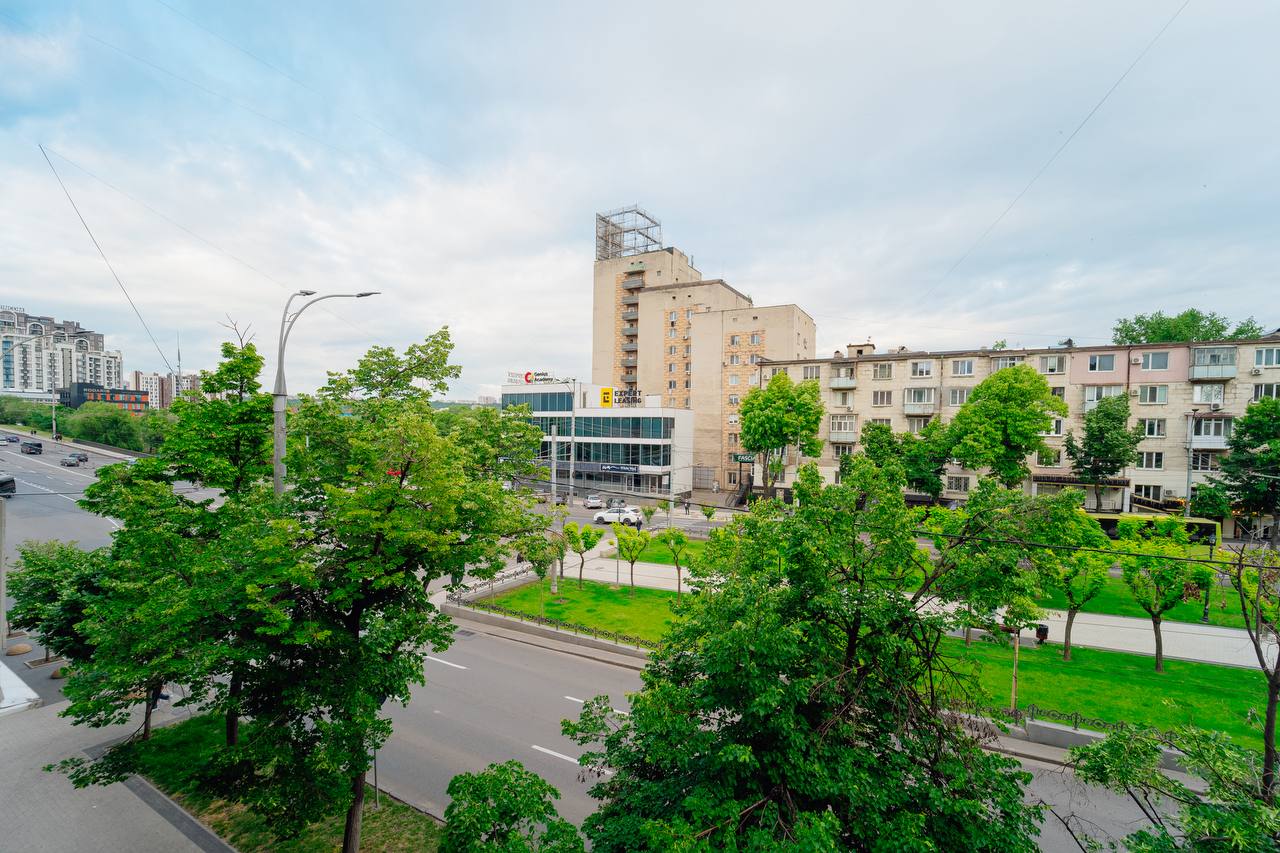 Chișinău Centru bd. Grigore Vieru 17