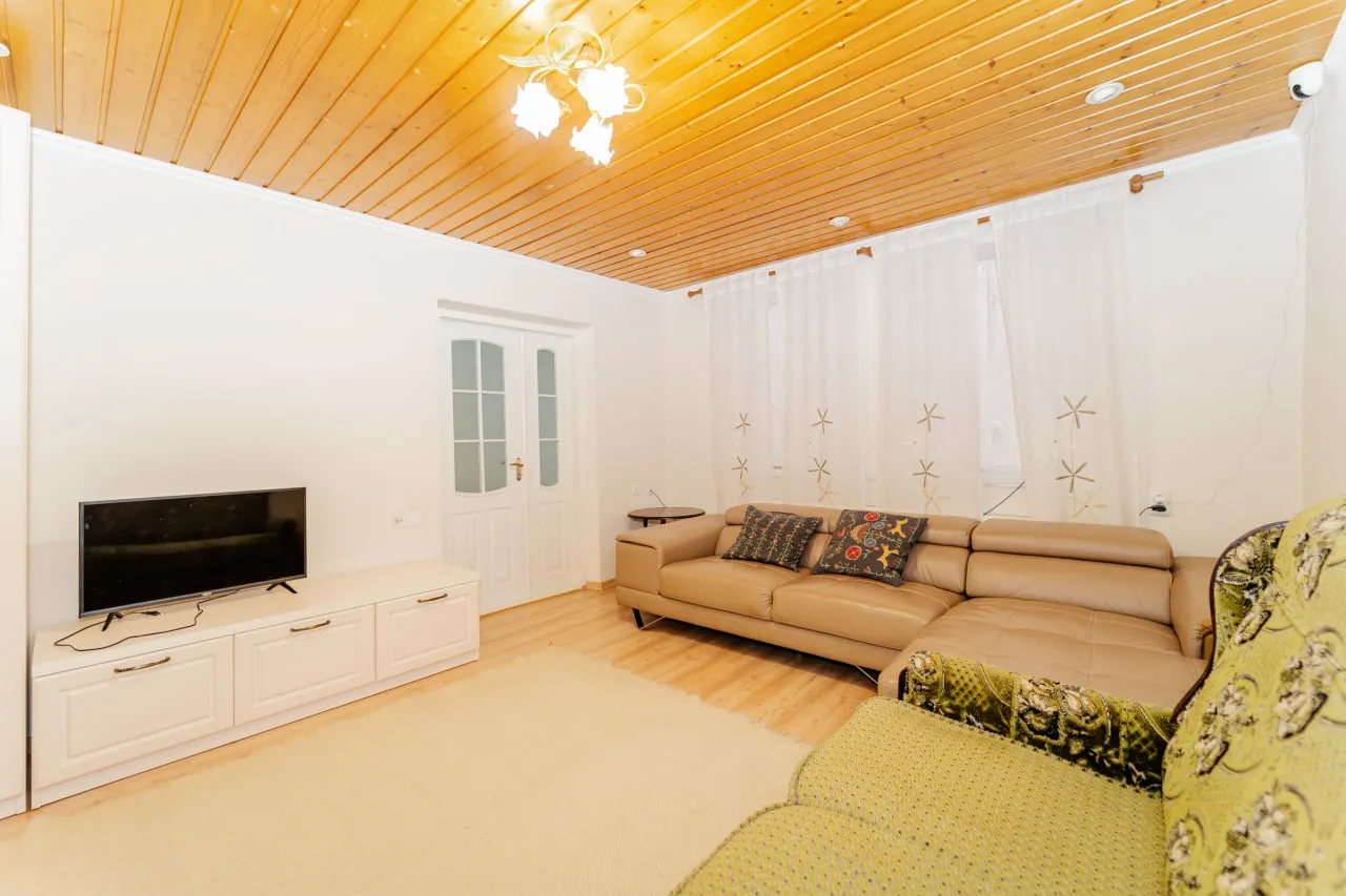 Ialoveni, Centru str. Basarabia 11