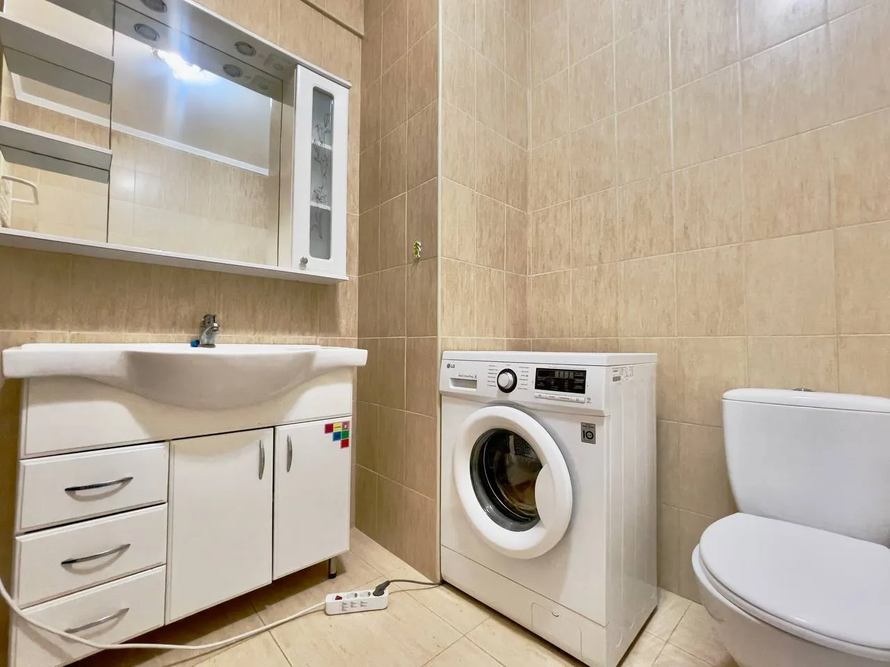 Ialoveni, Centru str. Alexandru cel Bun 8