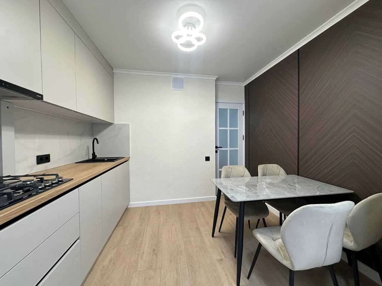 Кишинев Центр ул. Грэдинилор 9