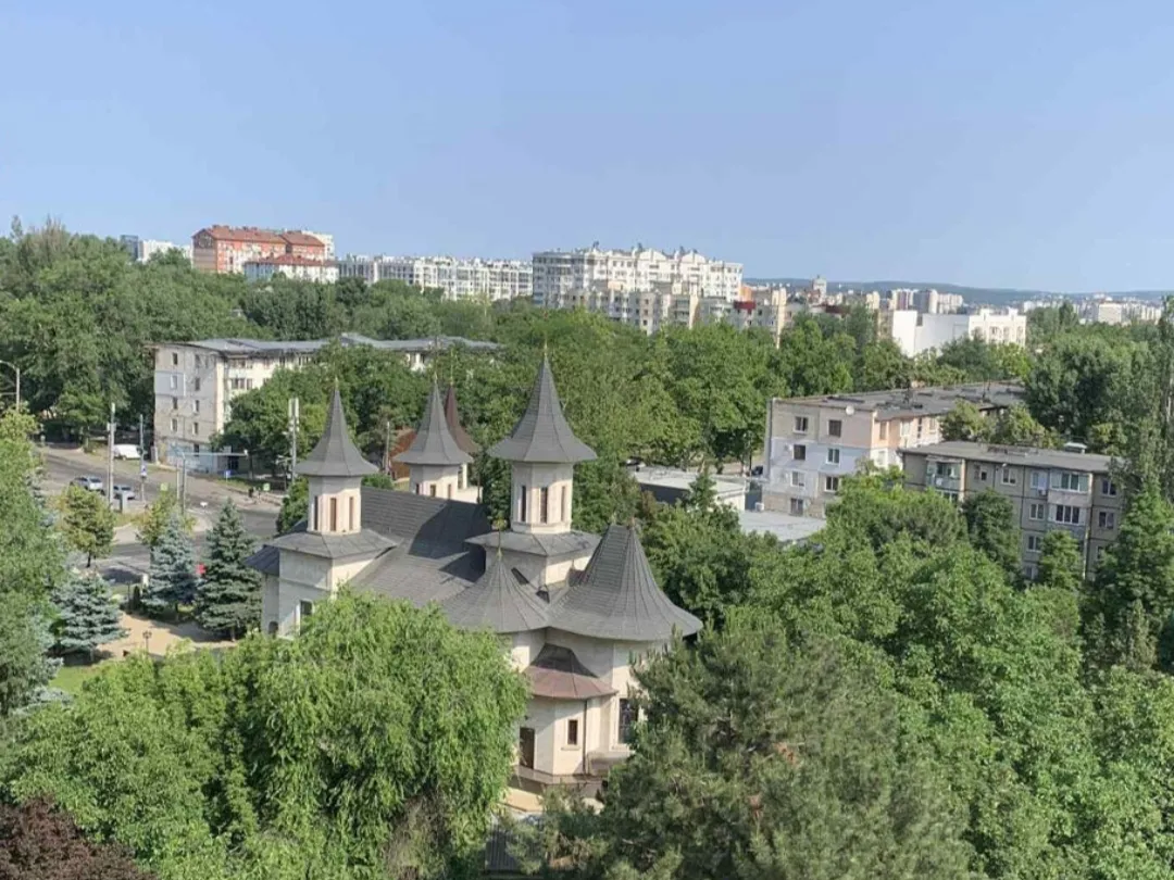 Chișinău Botanica bd. Decebal 4