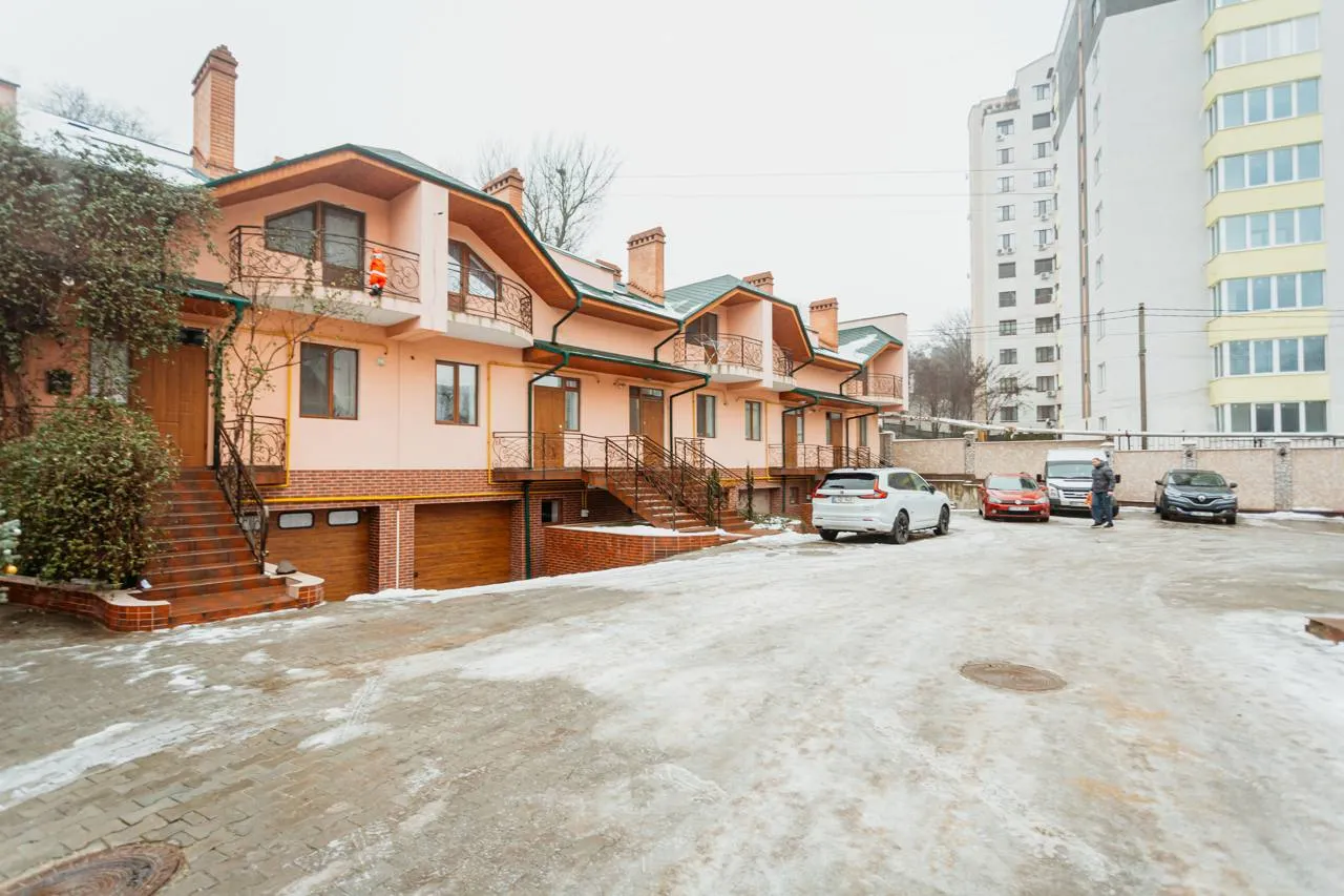 Chișinău Buiucani str. Calea Ieșilor 18