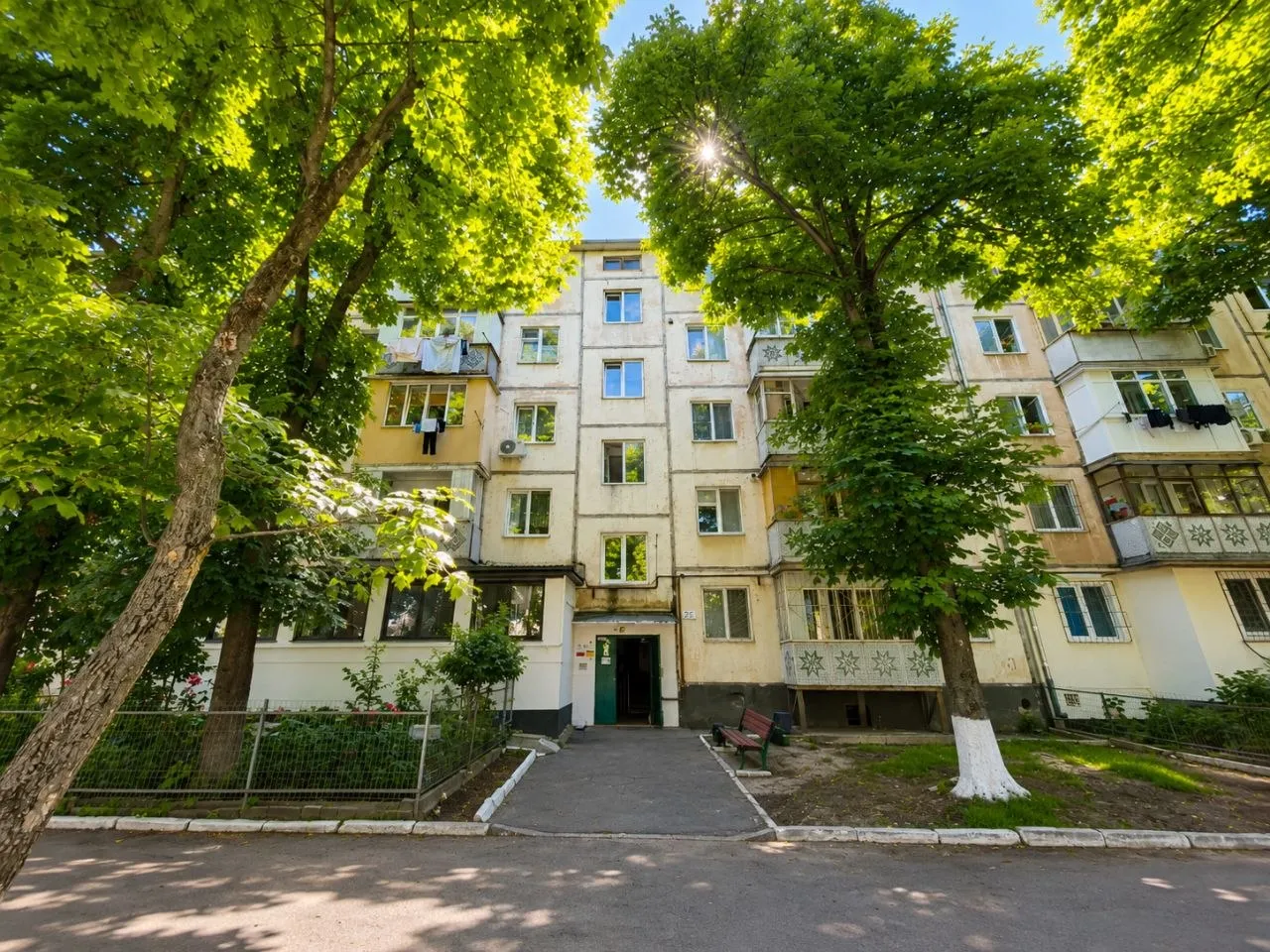 Chișinău Botanica str. Trandafirilor 10