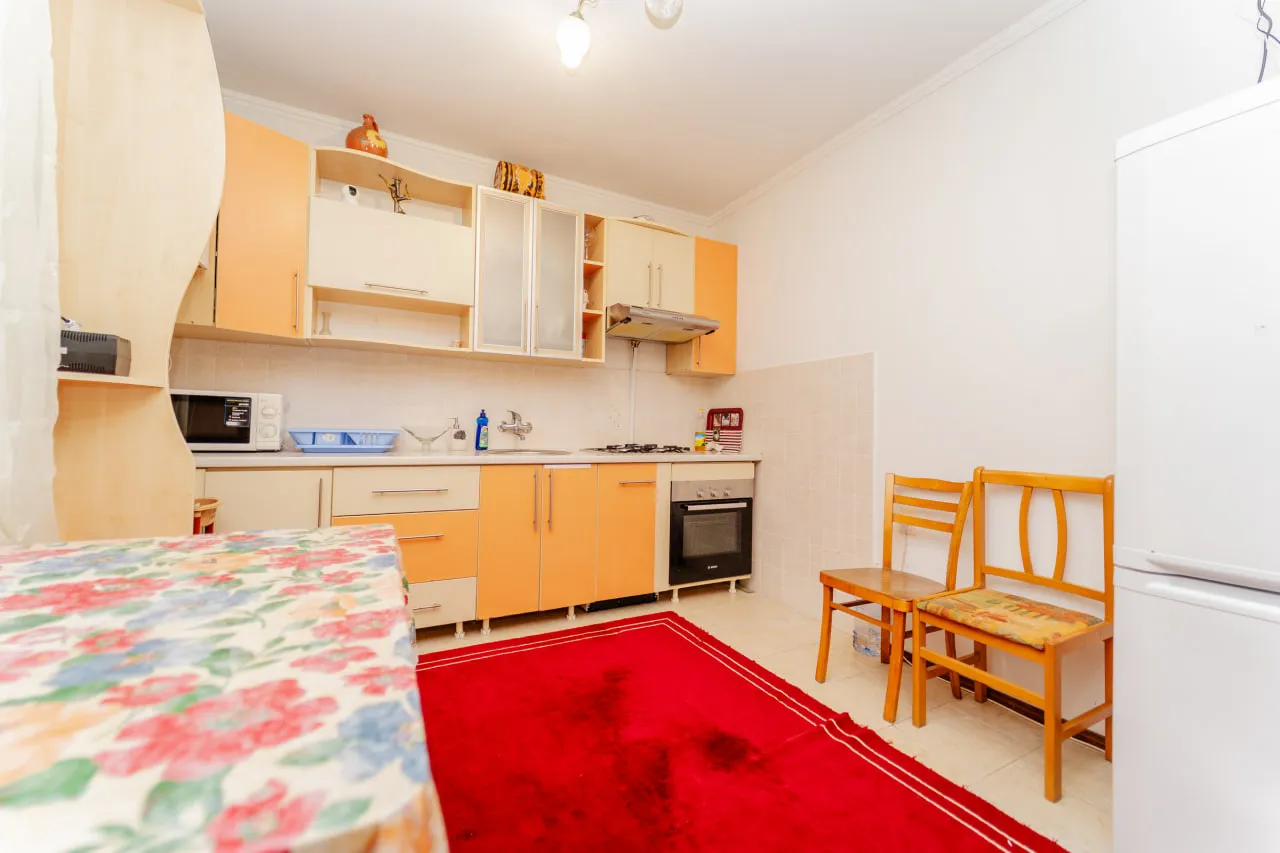 Ialoveni, Centru str. Basarabia 4