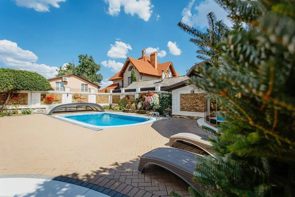 Кишинев Буюканы ул. Парис 32