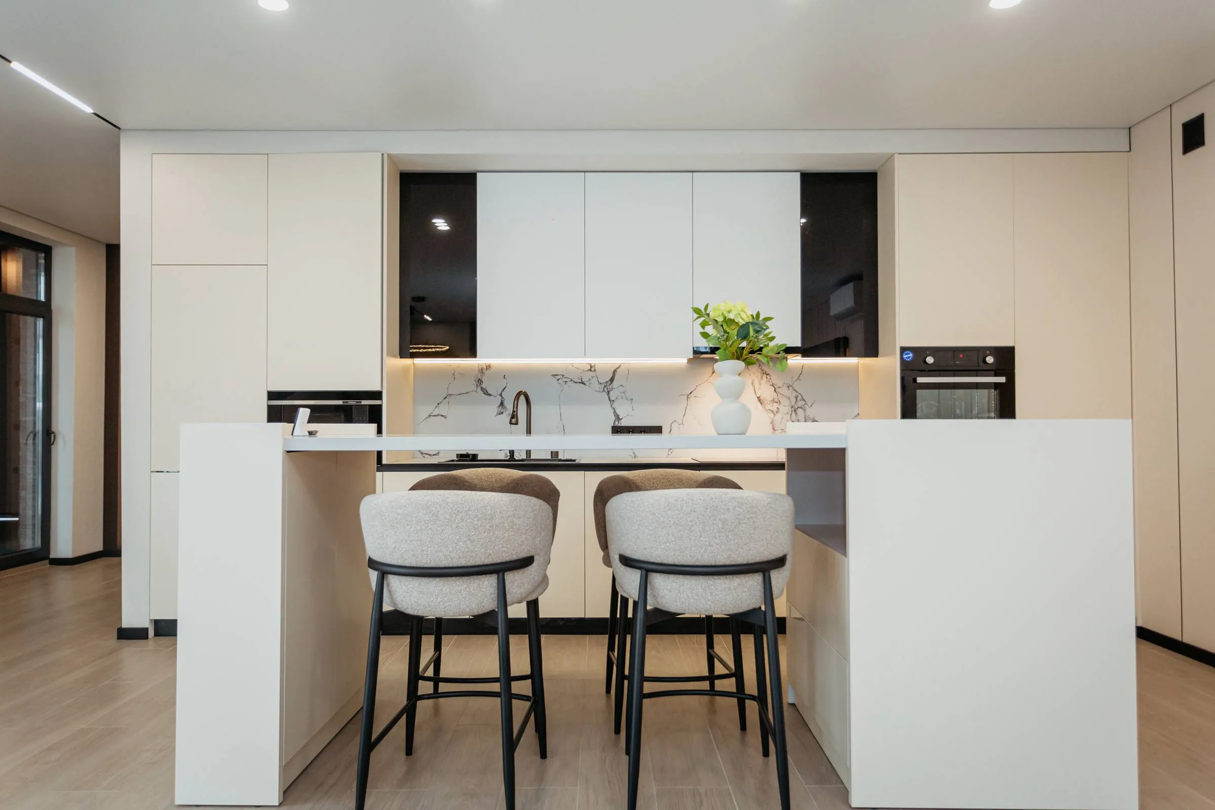 Кишинев Колоница ул. Чиприан Порумбеску 8