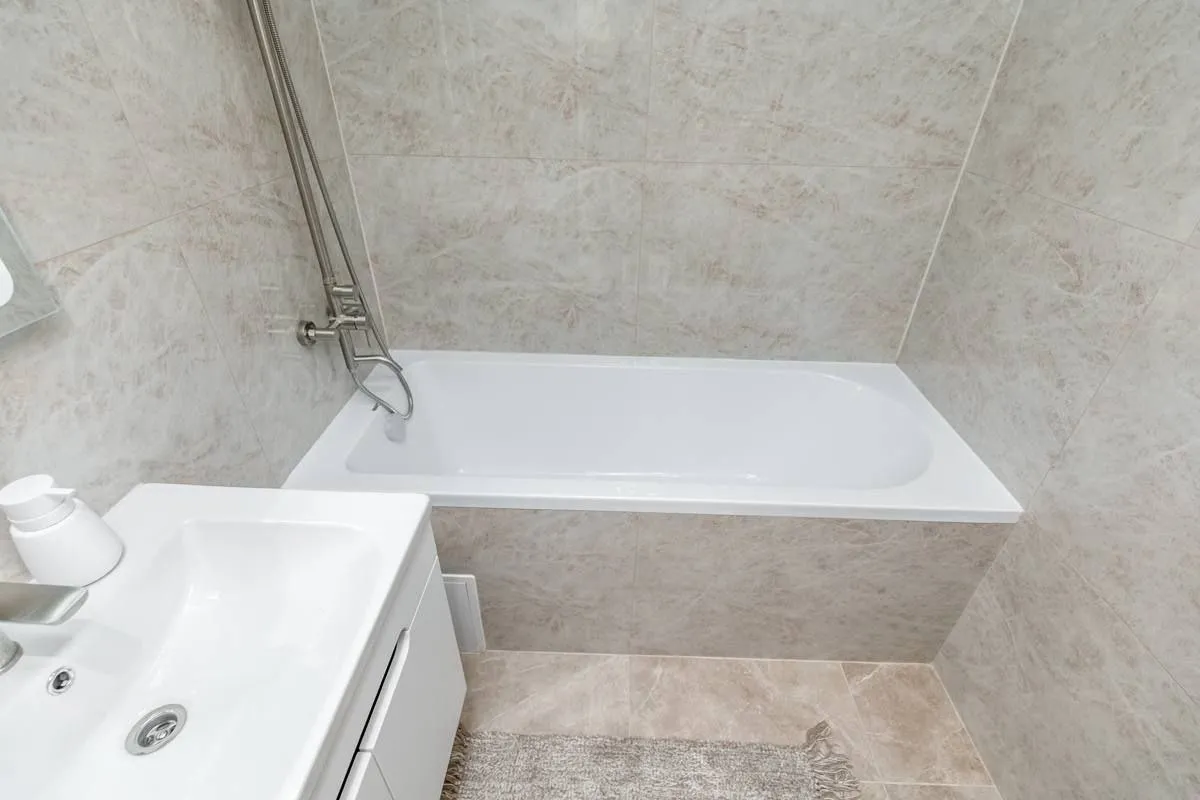 Chișinău Buiucani str. Onisifor Ghibu 7