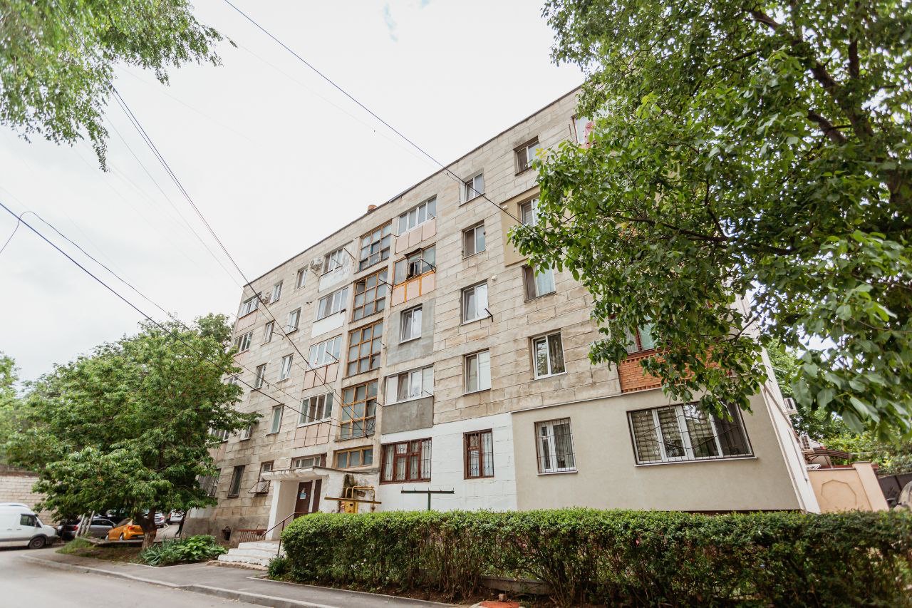 Кишинев Ботаника, ул. Четатя Албэ 8
