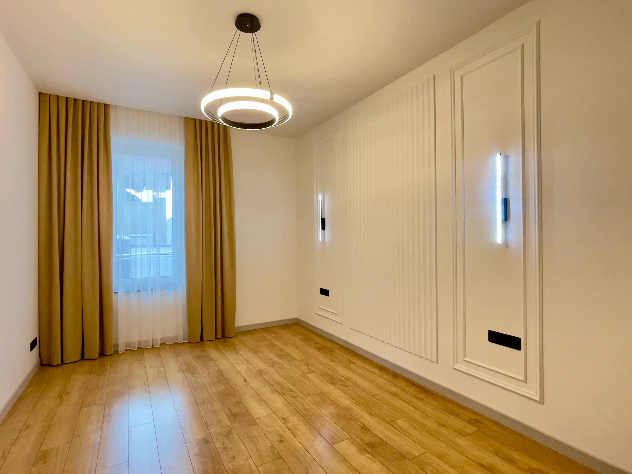Ialoveni, Centru str. Arburilor 8