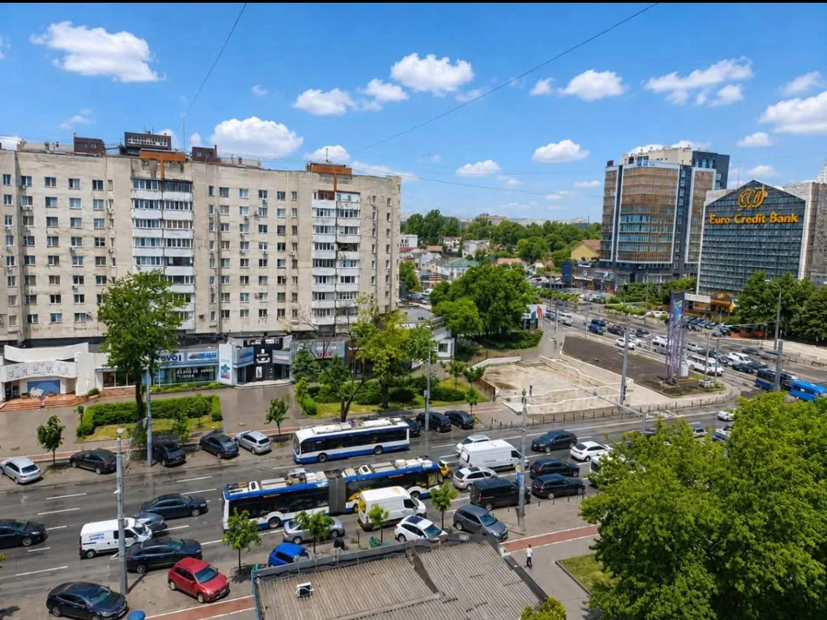 Chișinău Centru bd. Ștefan cel Mare și Sfînt 12