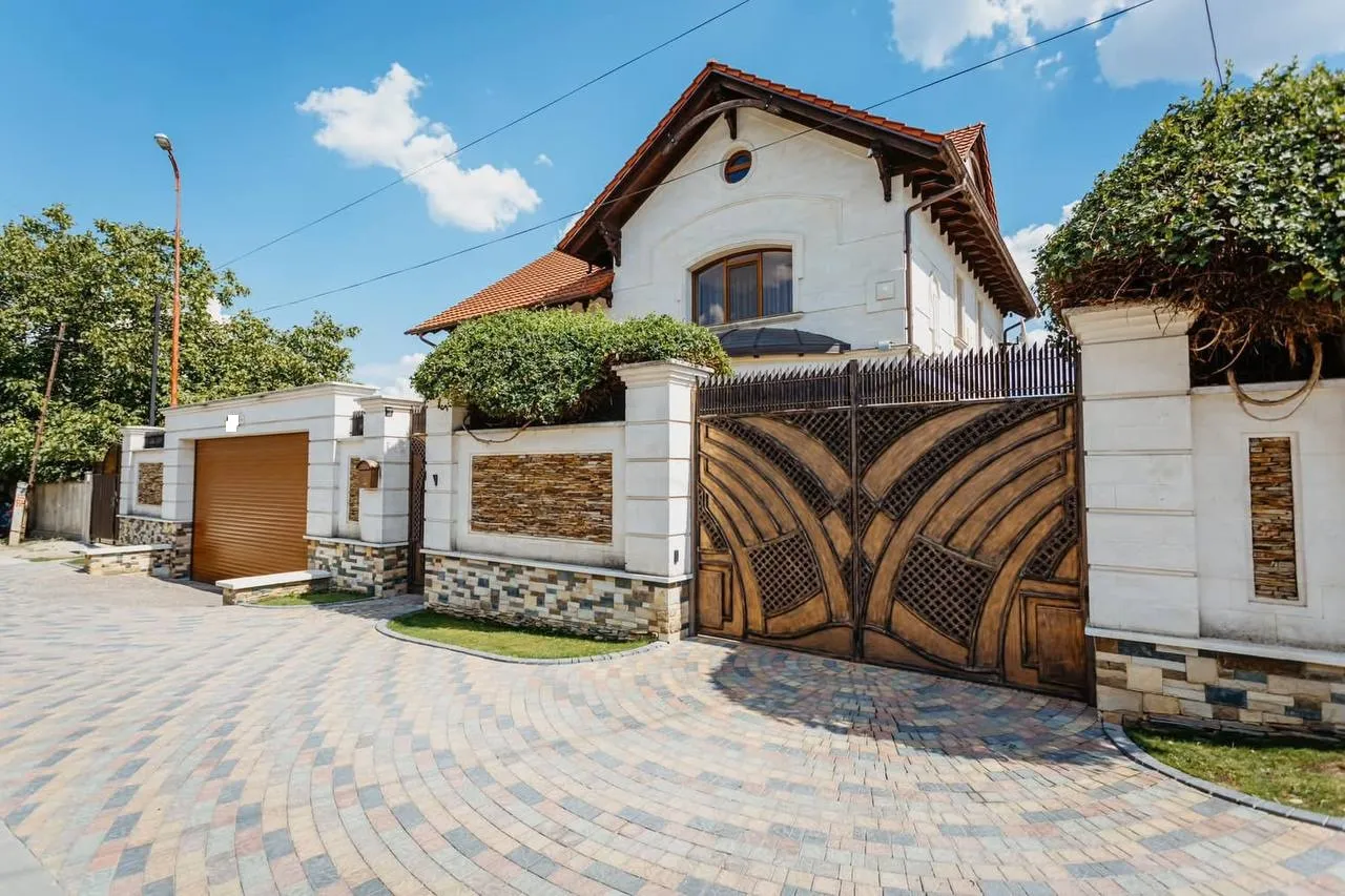 Кишинев Буюканы ул. Парис 37