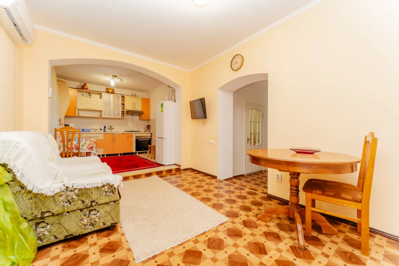 Ialoveni, Centru str. Basarabia 9