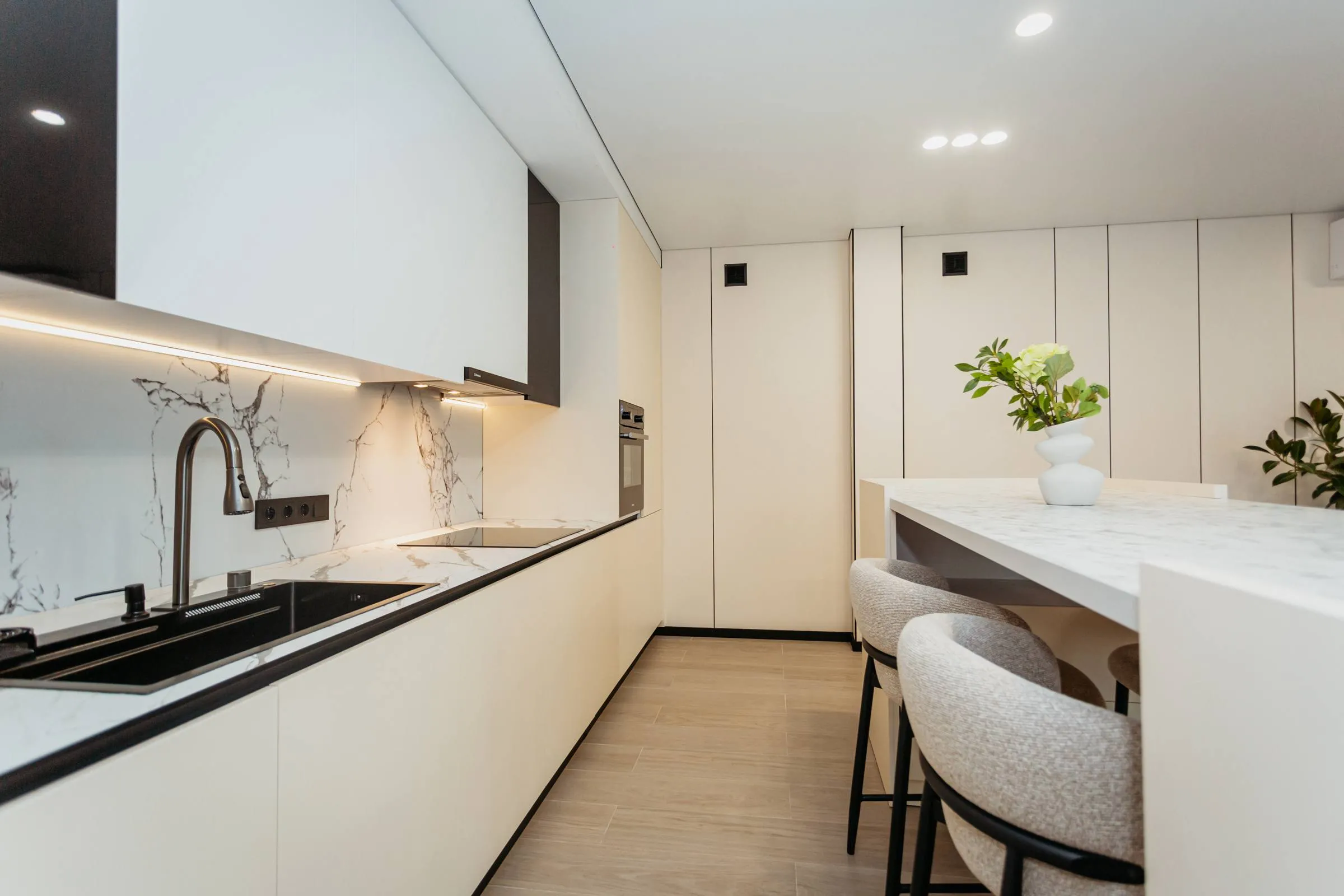 Кишинев Колоница ул. Чиприан Порумбеску 6