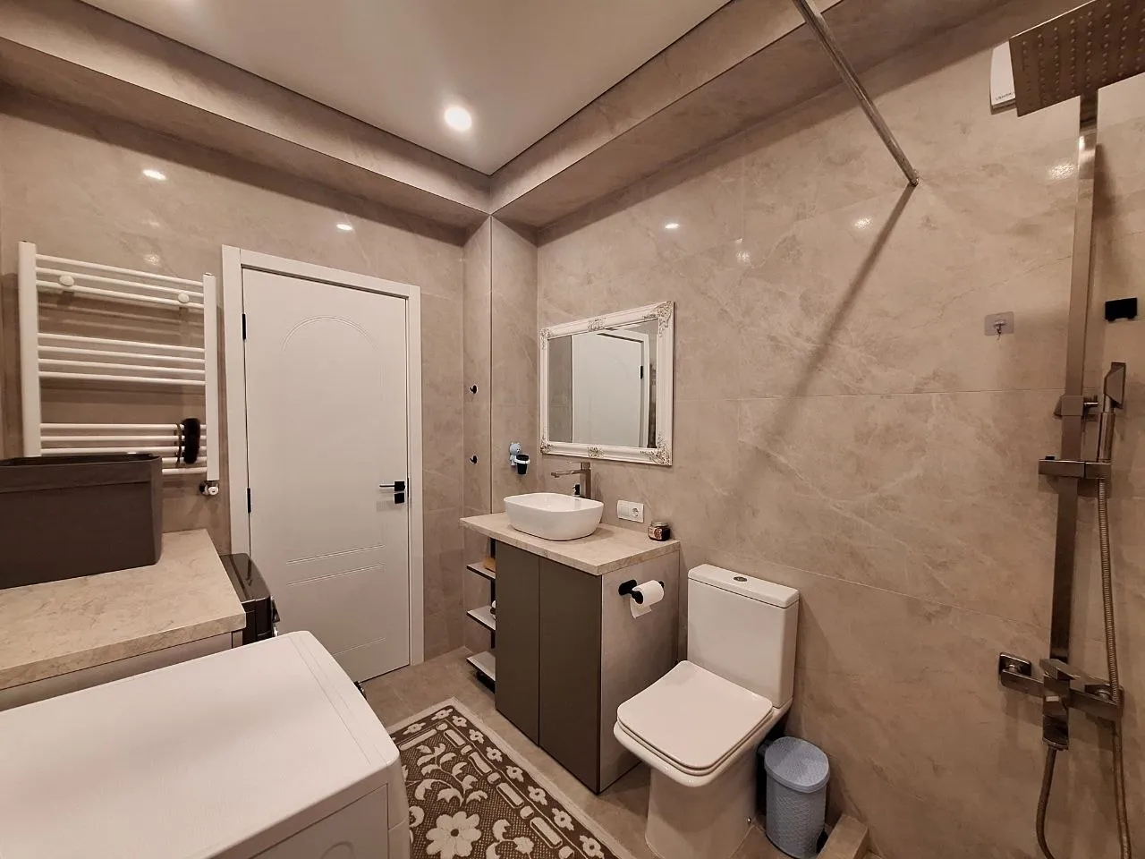 Ialoveni, Centru str. Alexandru cel Bun 7