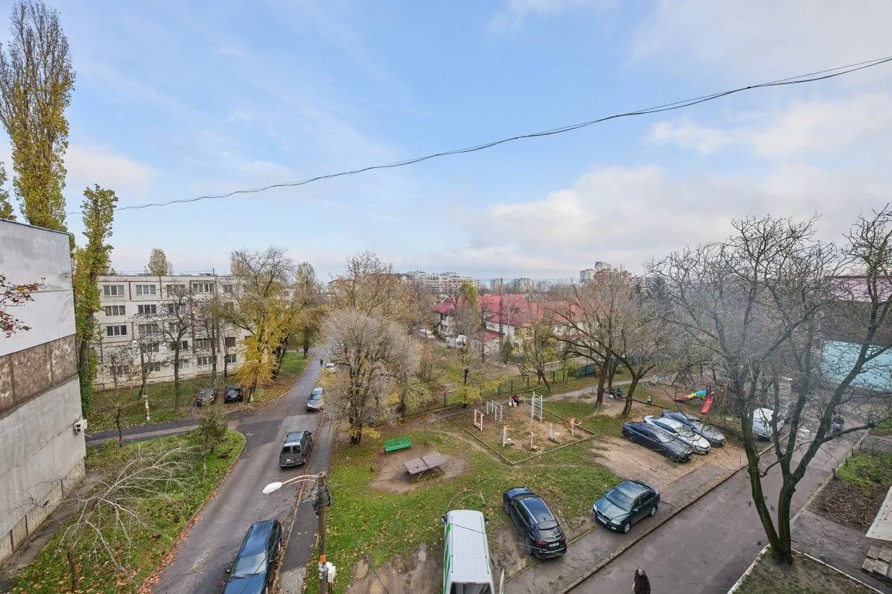 Chișinău Botanica str. Grenoble 15