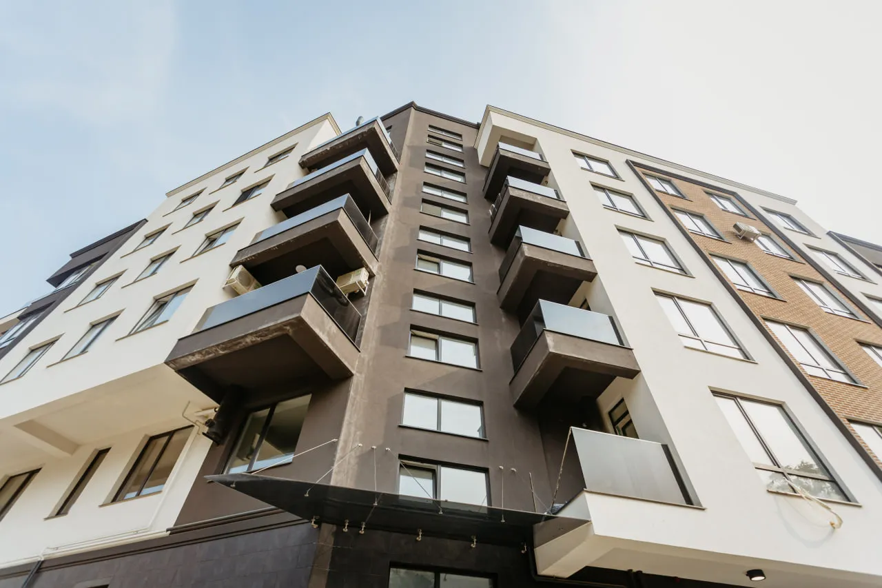 APARTAMENT CU 2 CAMERE + LIVING, STR. GRĂTIEȘTI, POȘTA VECHE 11