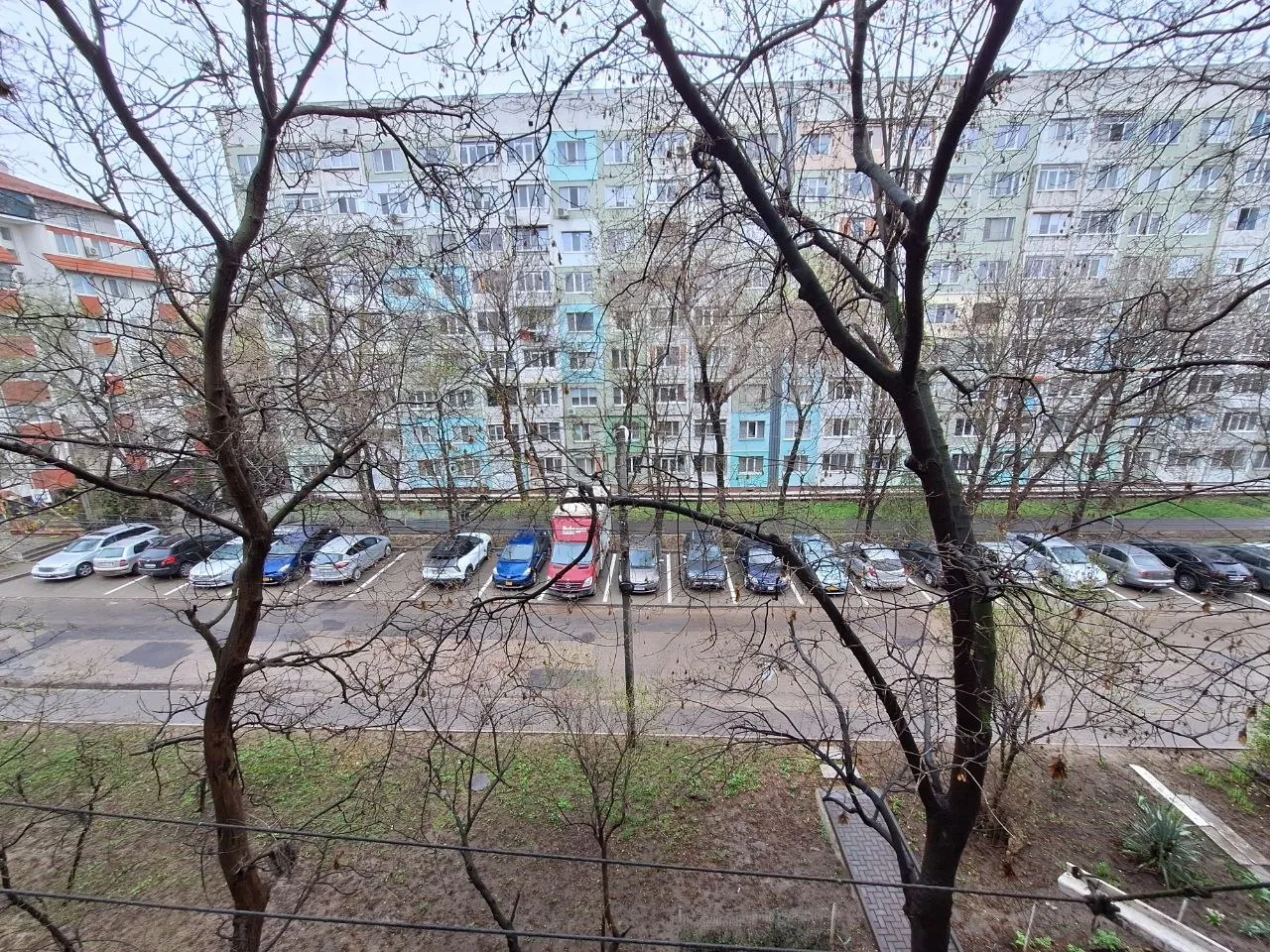 Chișinău  Botanica str. Cetatea Albă 11